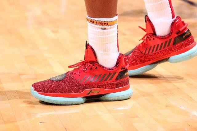 这工资拿得太舒服了！什琴斯尼加盟巴萨后仍未出场